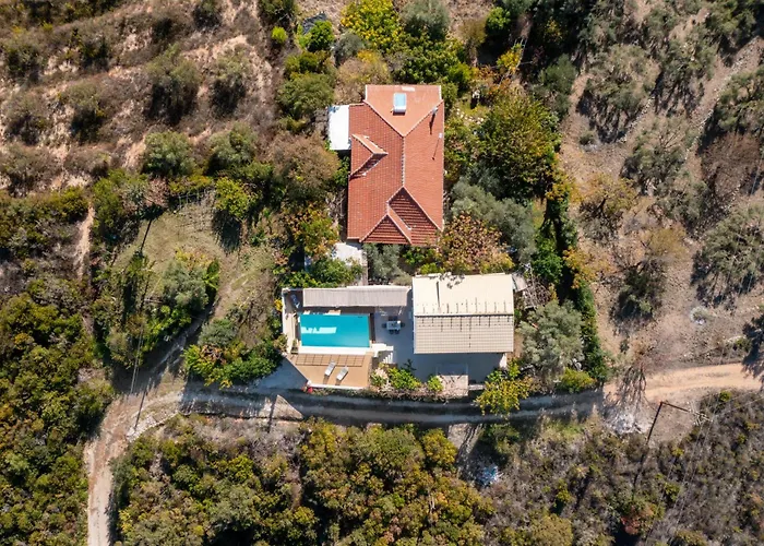 Maneas Exclusive New Luxury Villa